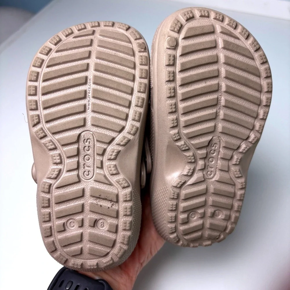 Crocs Kids C8 Clogs Khaki Tan Classic Fuzz-Lined Lined Mules Shoes Comfort